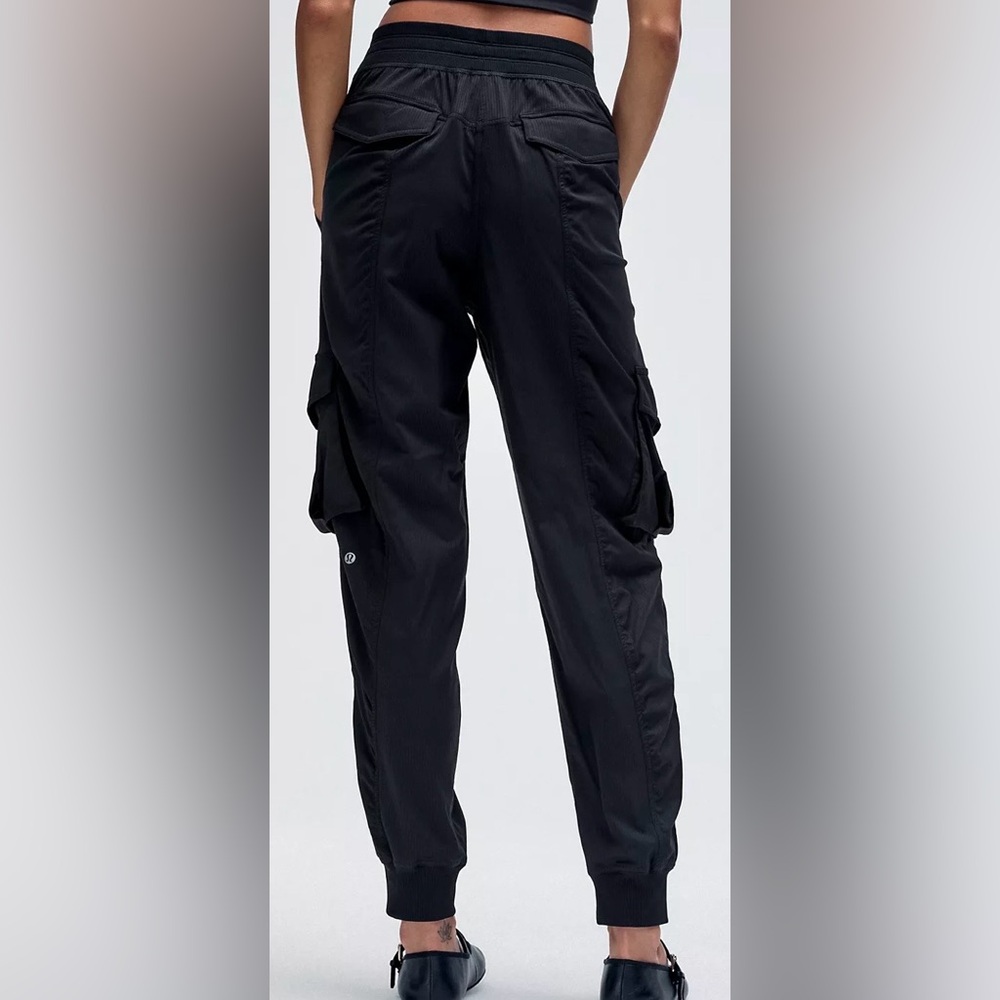 lululemon athletica womens Cargo jogger Pants
Like new, tags removed didn’t fit.